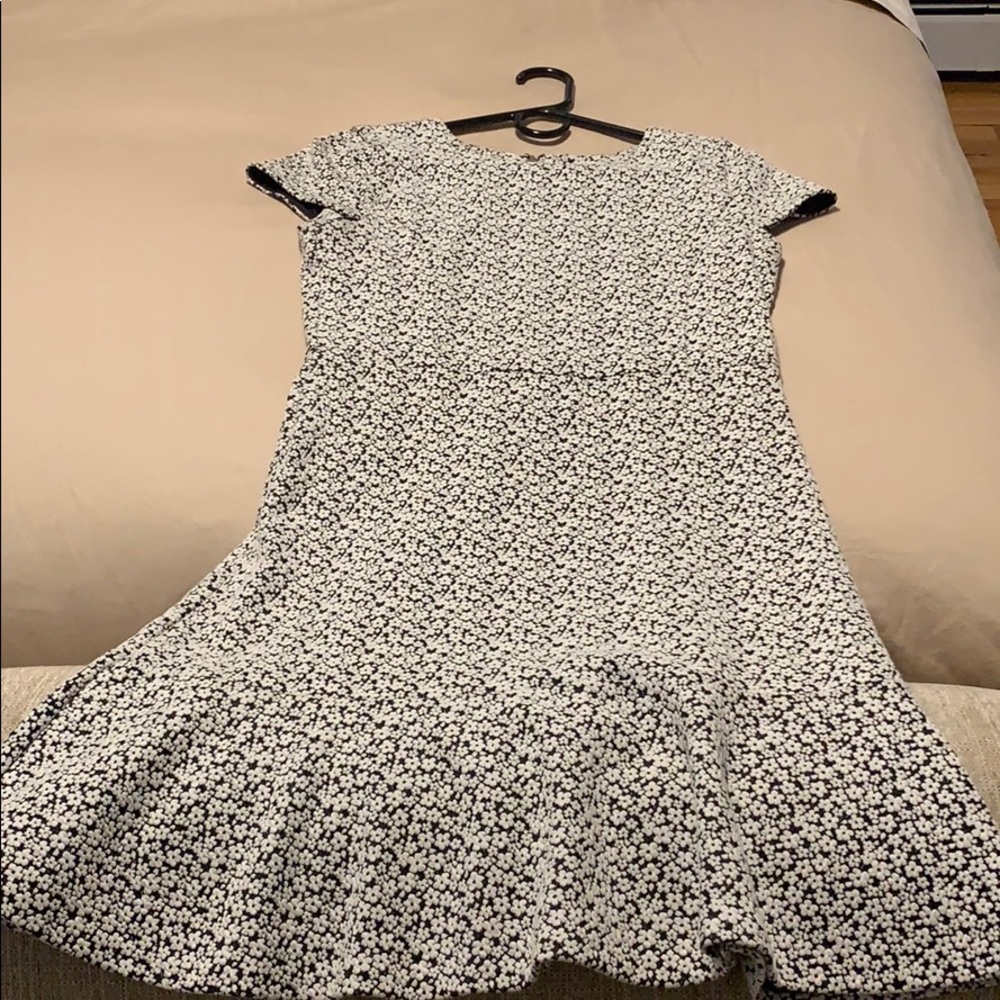 Michael Kors Blk/White short-sleeved floral dress!